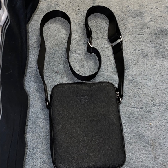 Authentic Michael Kors “Men’s Flight Bag “ - Picture 4 of 4